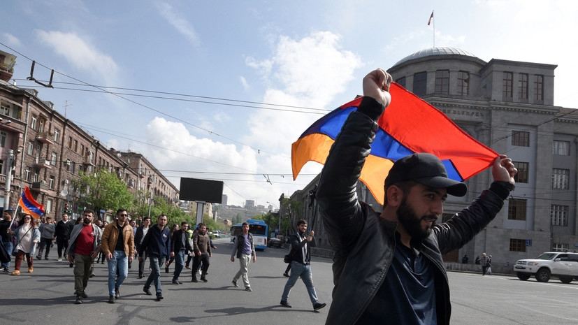 Оппозиционеры разблокировали здание мэрии Еревана