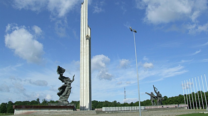 Латвийский политик Кузинс прокомментировал ситуацию с памятником в Риге