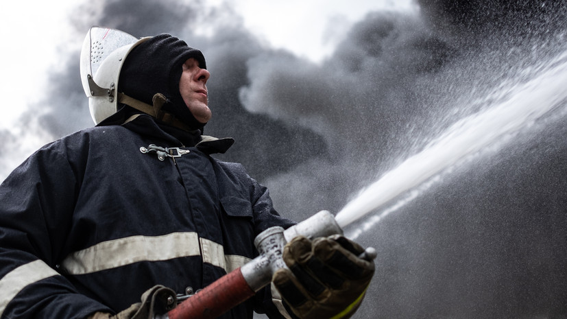 В ростовских Шахтах загорелось производственное здание Gloria Jeans