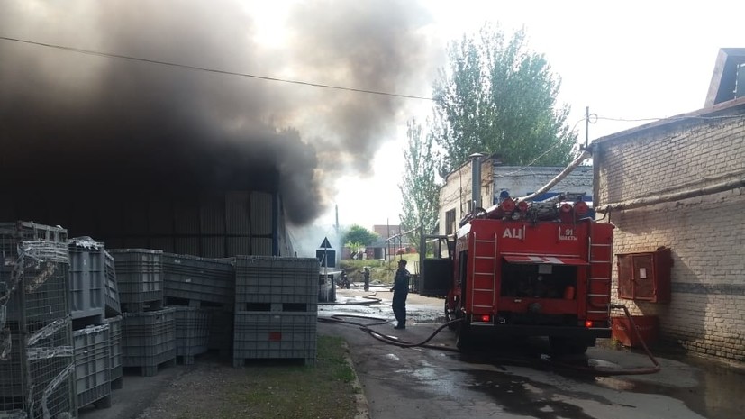 Пожар в производственном здании Gloria Jeans в Шахтах потушен