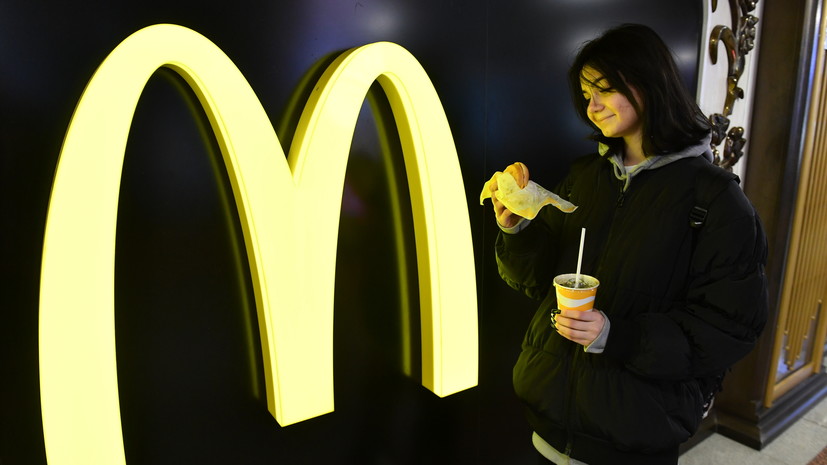 ТАСС: рестораны Макдоналдс продолжат работу в России под новым брендом