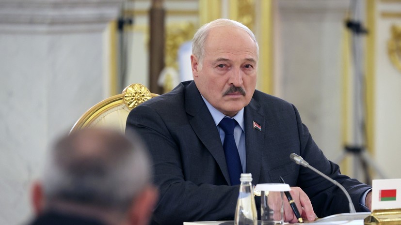 Лукашенко: Россия не должна бороться с попыткой расширения НАТО в одиночку