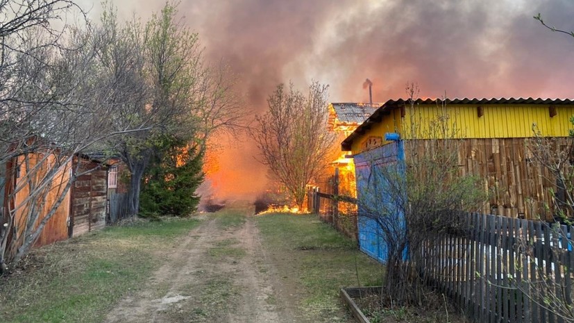 В МЧС заявили о повреждении почти 100 строений при пожаре в СНТ в Иркутской области