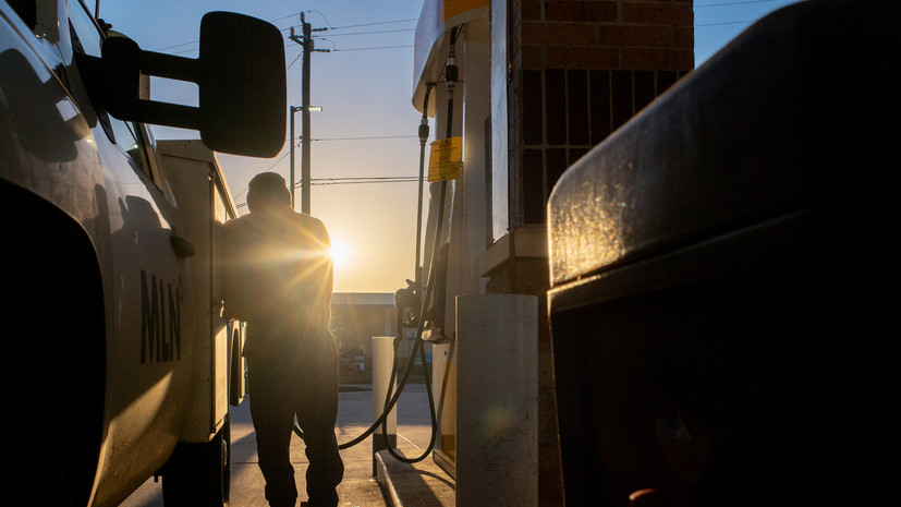 Автомобильная ассоциация: цены на бензин в США вновь установили рекорд