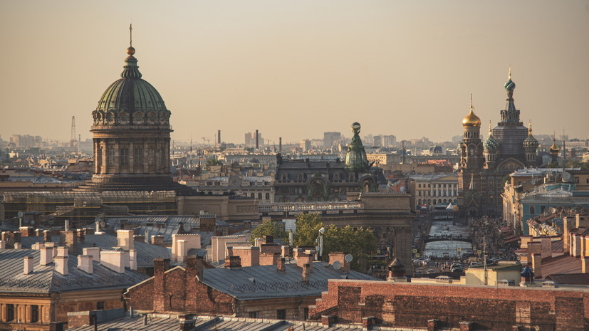 В Петербурге открылись три художественные выставки
