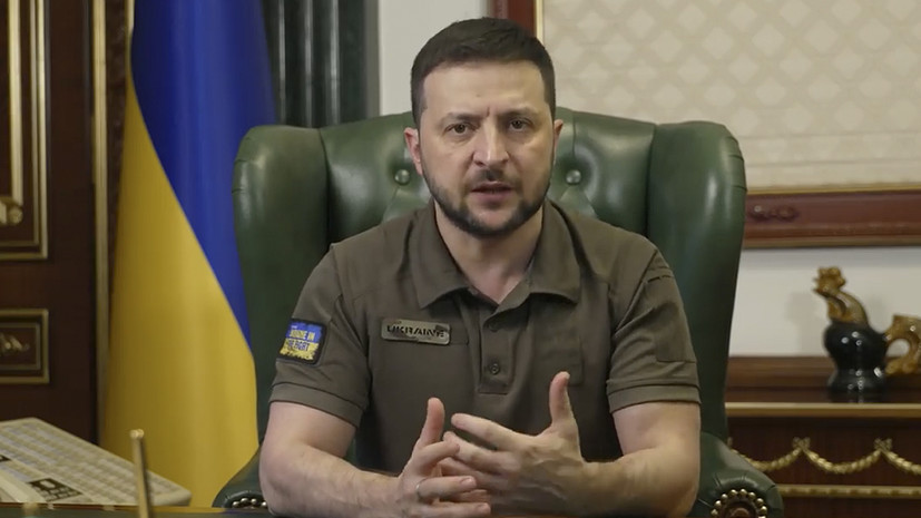 Зеленский внёс законопроект о продолжении мобилизации и военного положения на Украине