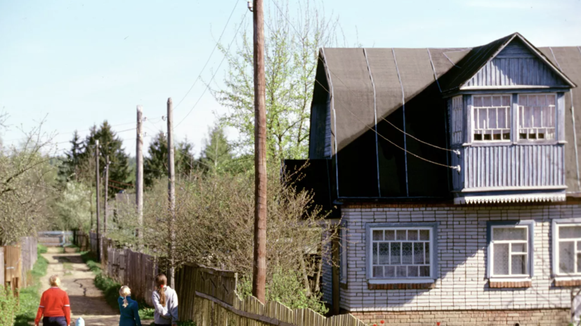 Опрос: 85% россиян планируют провести отдых летом дома и на даче