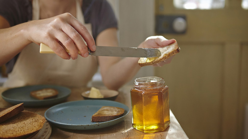 Диетолог Гинзбург назвал безопасную суточную дозу употребления мёда