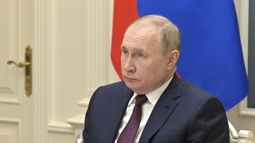 Путин: российская экономика выдерживает санкционный удар достойно