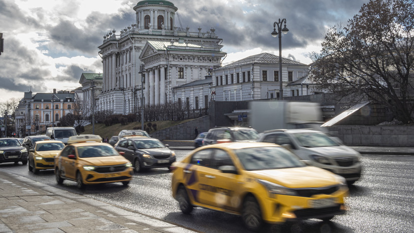 Госдума приняла закон о запрете водителям с судимостью работать в такси