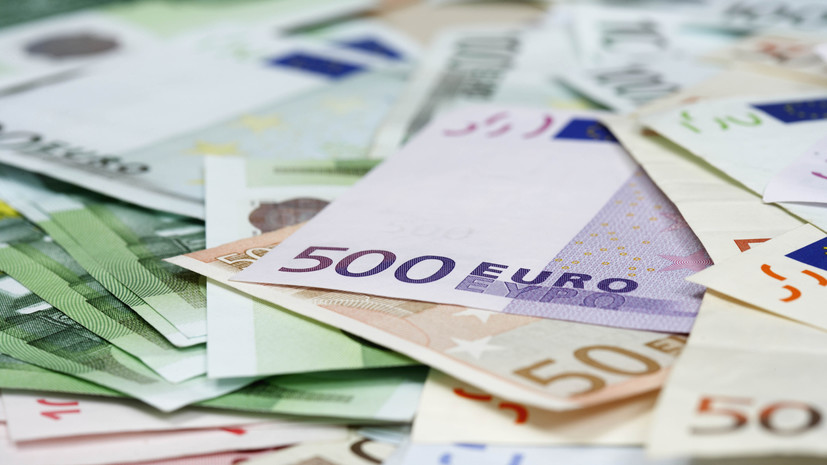 Курс евро на Мосбирже опустился ниже 58 рублей