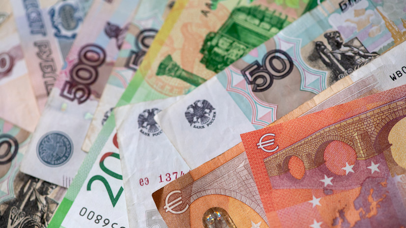 Курс евро на Мосбирже поднялся выше 69 рублей