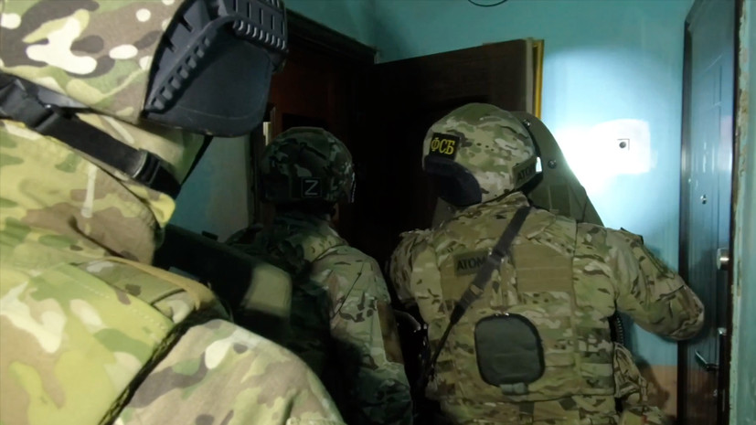 «Задержаны с поличным пять человек»: ФСБ пресекла работу канала поставки оружия в Крым с территории Украины