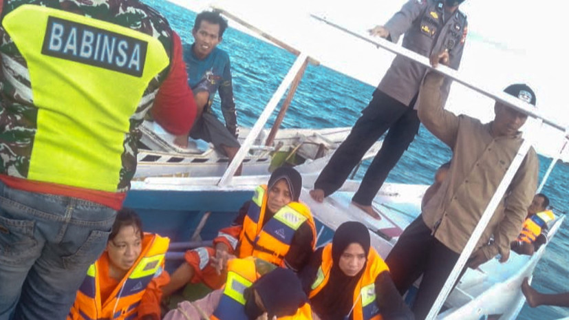 Около берегов Индонезии 43 человека пропали без вести в результате затопления судна