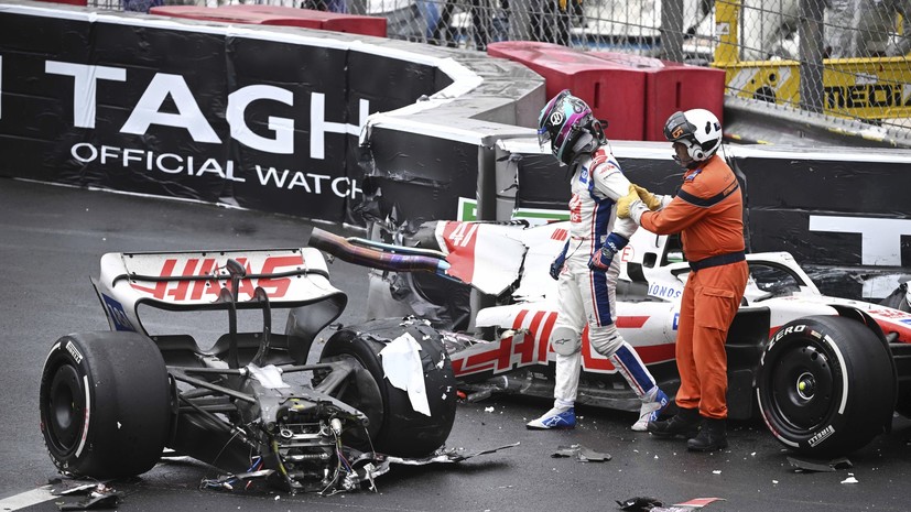Болид Шумахера развалился пополам после аварии на Гран-при Монако