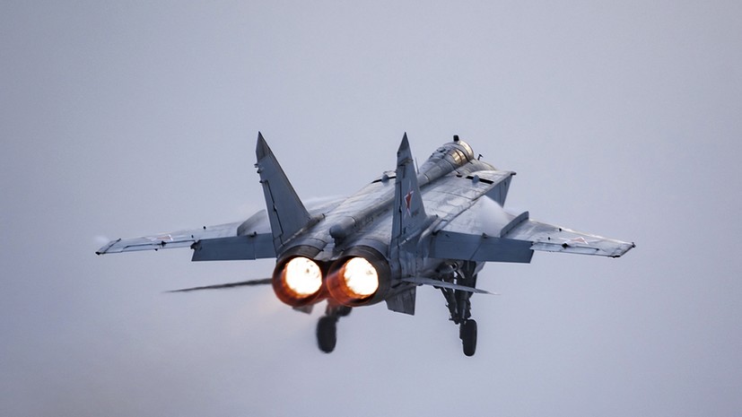 Истребители МиГ-31 ЗВО провели учебные бои с фотострельбой в Тверской области