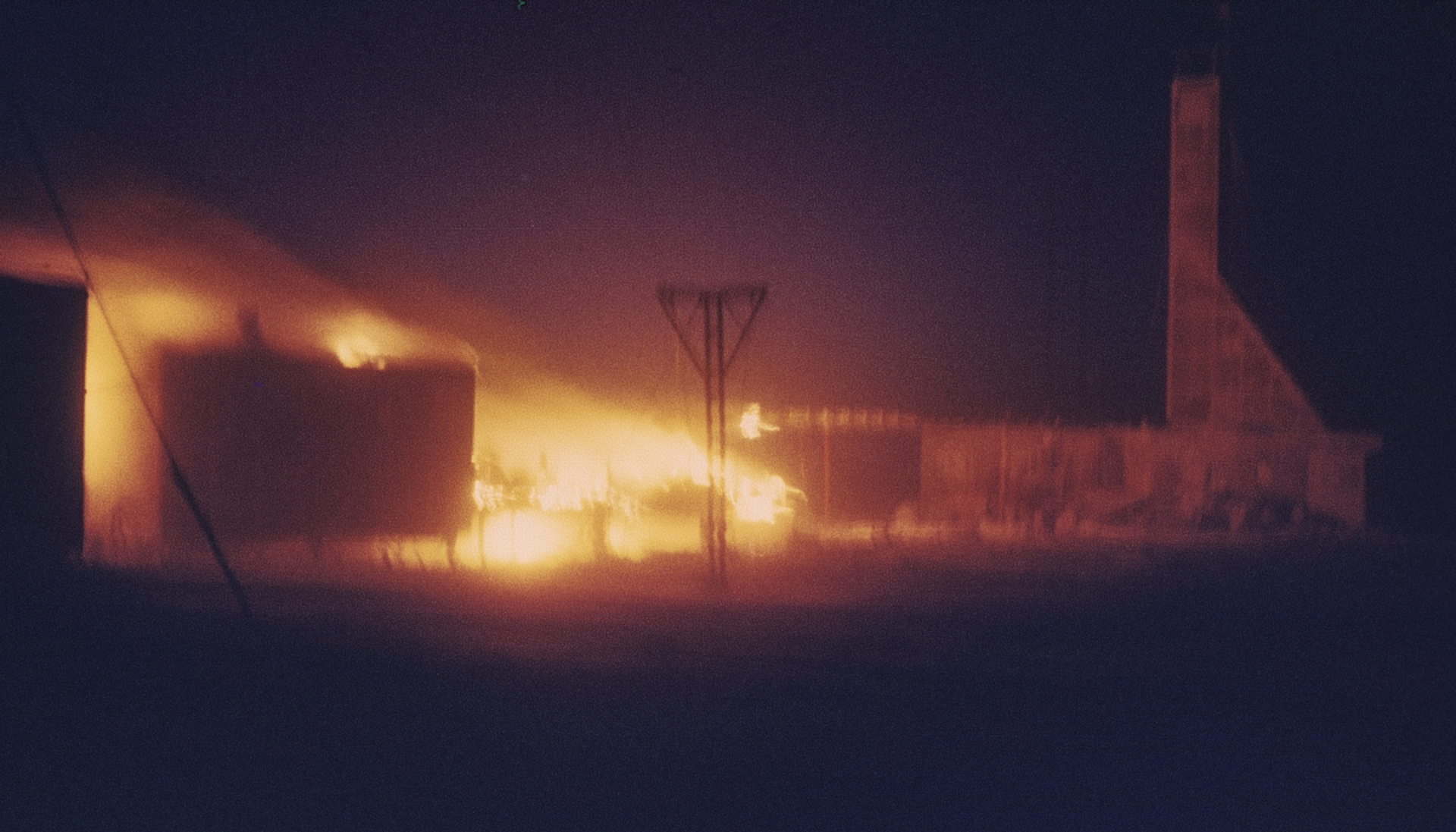 Пожар на станции Восток в Антарктиде в 1982 году. Восток Антарктида 1982. Пожар на станции Мирный в Антарктиде. Станция Восток Антарктида 1982. Сгорает дизель