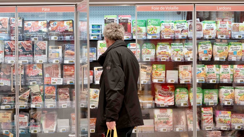BFMTV: жители Франции из-за инфляции вынуждены чаще покупать товары по скидкам