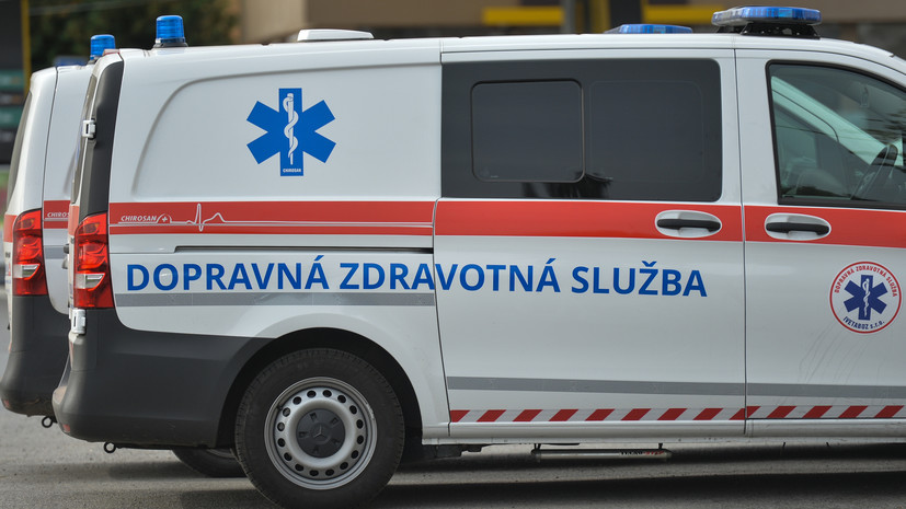 В результате столкновения локомотива с поездом в Словакии ранены до 50 человек