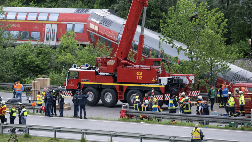Число погибших при сходе поезда с рельсов в Баварии выросло до пяти