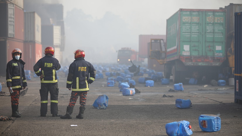 Число жертв пожара на складе в Бангладеш увеличилось до 49