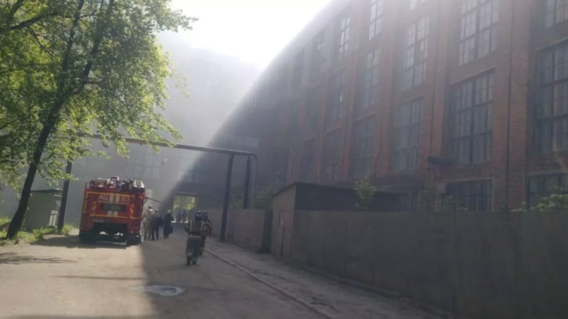 Площадь пожара в заводском цехе в Сергиевом Посаде возросла до 500 квадратных метров
