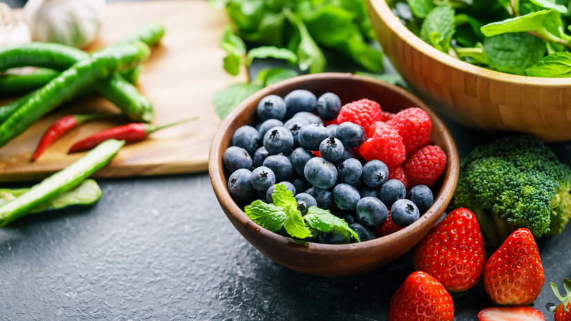 Диетолог Соломатина назвала ягоды и овощи для профилактики онкологии