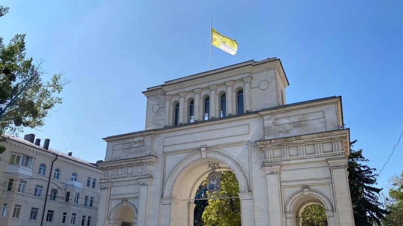 Триумфальные ворота Ставрополя украсит проекция с российским флагом