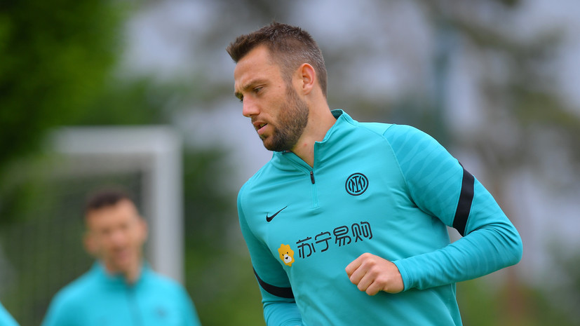 Источник: «Манчестер Юнайтед» заинтересован в защитнике «Интера» де Врее