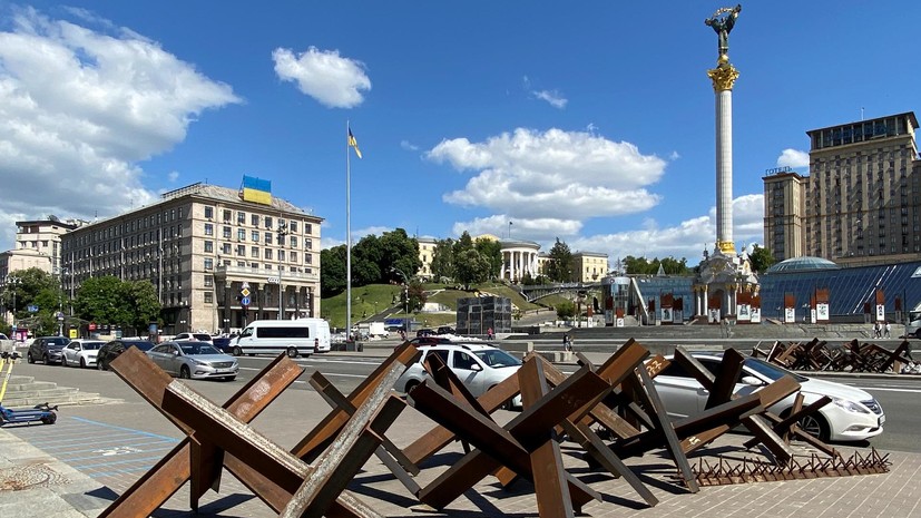 В Reuters назвали «корректным освещением» ситуации на Украине публикацию фото «местного жителя» со свастикой