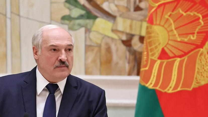 Лукашенко поздравил россиян с государственным праздником