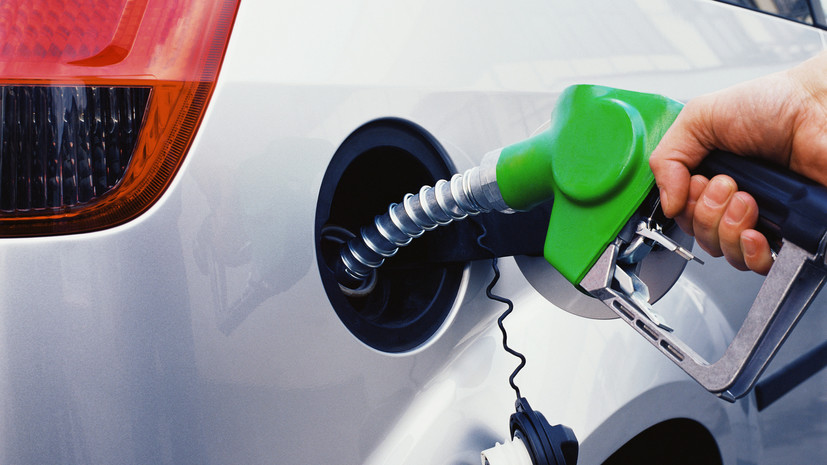Средняя цена на бензин в Чехии достигла исторического максимума