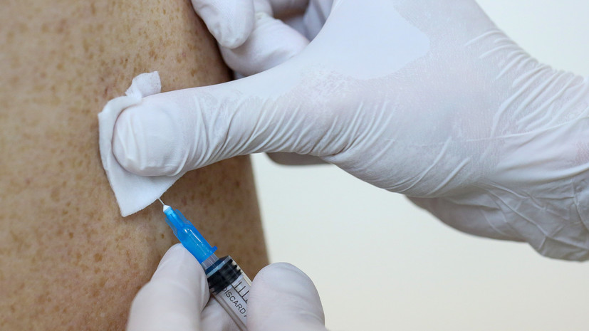 Мурашко: решается вопрос о внесении вакцинации от COVID в национальный календарь прививок