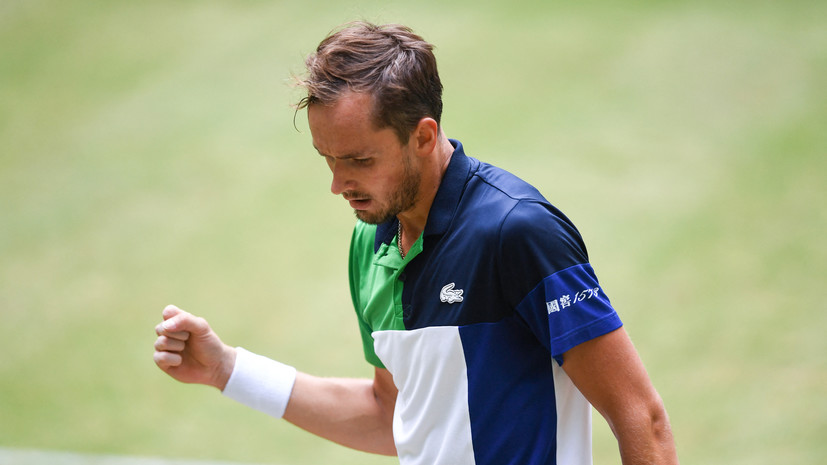 Медведев победил Ивашко и вышел в четвертьфинал теннисного турнира в Галле