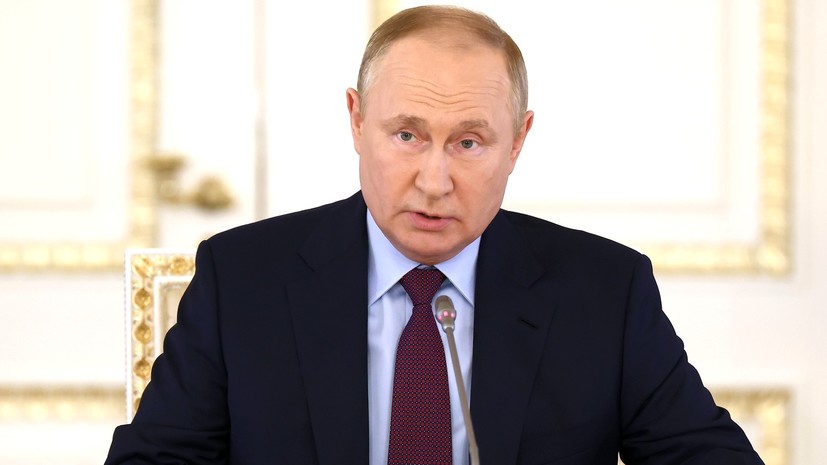 Путин поручил обеспечить работу предприятий автопрома и сохранить коллективы