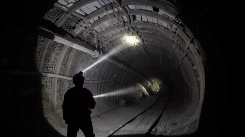 Минугля ДНР сообщило о поднятии на поверхность горняков из обесточенной шахты им. Засядько