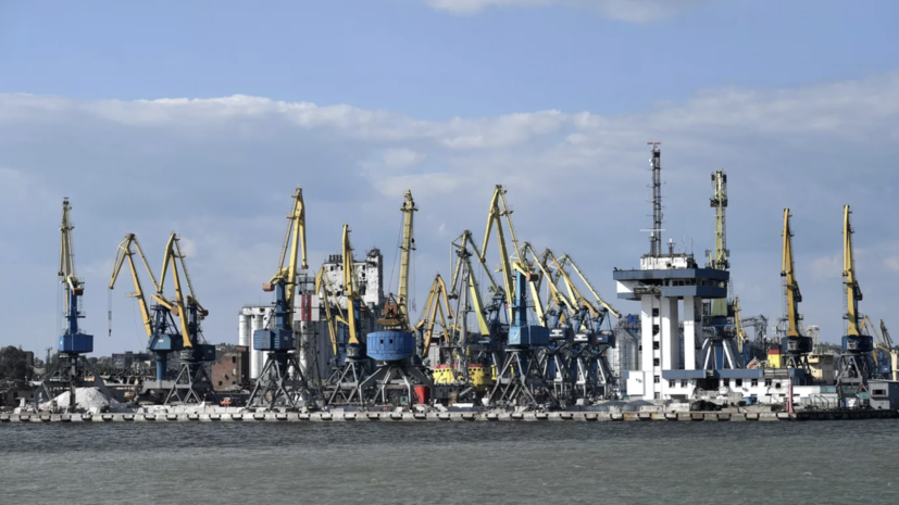 Первое иностранное судно покинуло порт Мариуполя по российскому гумкоридору