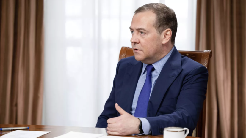 Медведев заявил, что России необходимо парировать сильнейшее давление Запада в сфере IT