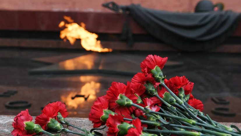 Члены Коллегии Минобороны России возложили цветы к Могиле Неизвестного Солдата