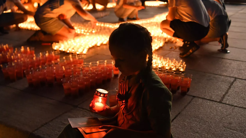 Жители Ульяновска создали «огненную картину войны» из свечей