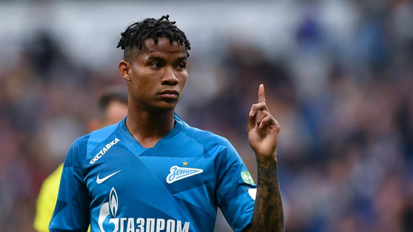 Барриос прилетел в Россию и приступил к тренировкам «Зенита»