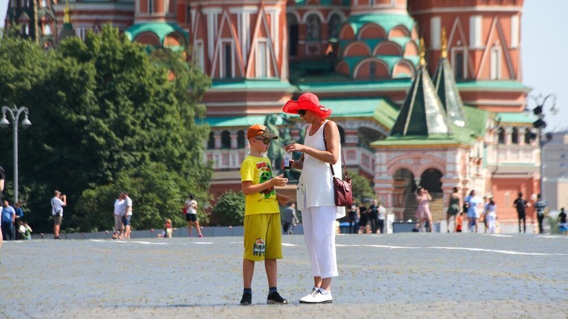 «Городские службы переведены в режим повышенной готовности»: в Москве в ближайшие три дня установится сильная жара