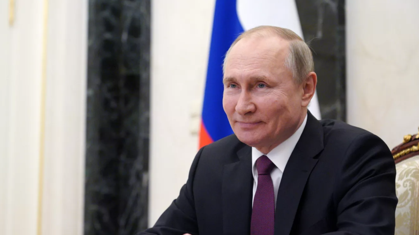 Путин подарил Бердымухамедову скульптуру, сабли и шахматы