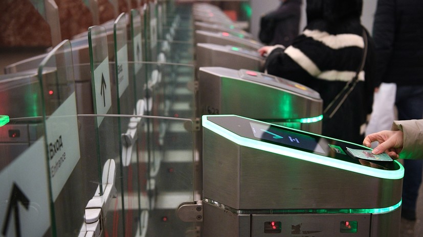 До конца года все турникеты московского метро будут принимать банковские карты
