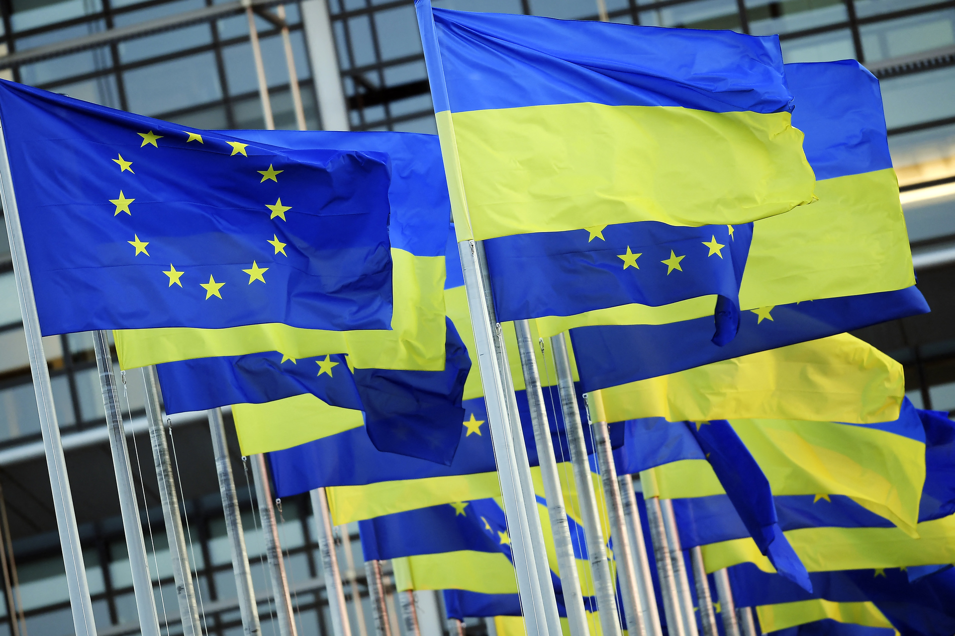 Ес украинцах. Украина и Европейский Союз. Флаг Украины и ЕС. Украина и ЕС евро. Флаг Украины и Евросоюза.