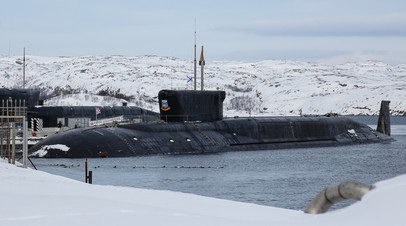 Атомная подводная лодка К-535 «Юрий Долгорукий» на причале в Гаджиеве