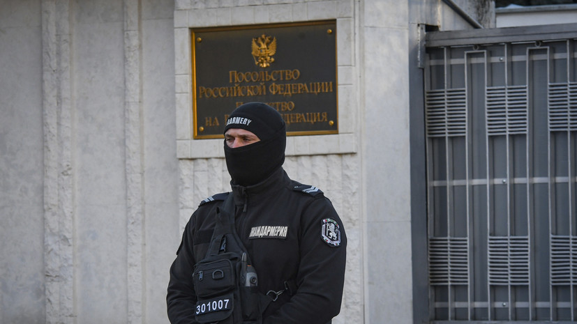 Посол России поставит перед российским руководством вопрос о закрытии посольства в Софии