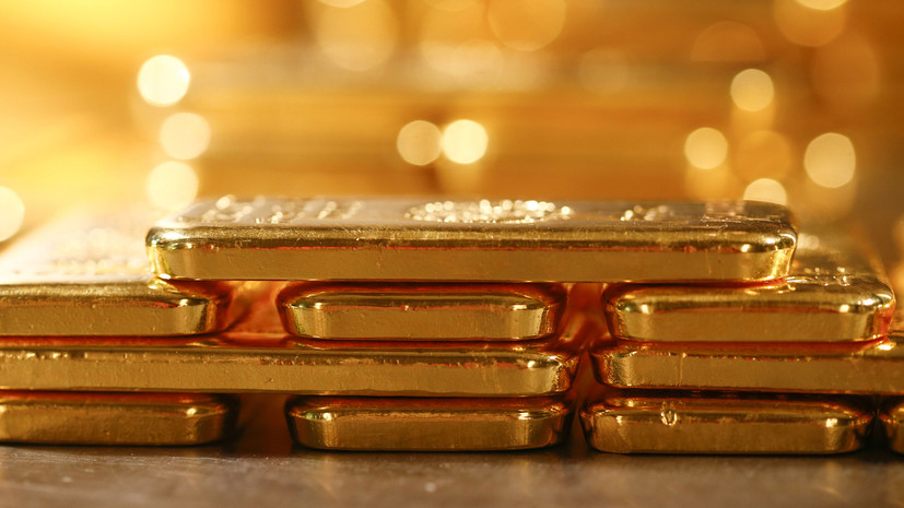 Bloomberg: ЕС работает над включением запрета на российское золото в новый пакет санкций