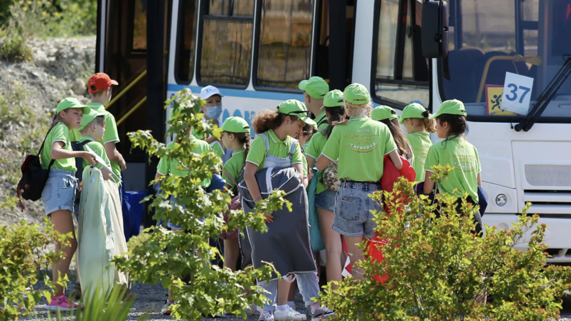 Психолог Курилова рассказала, в каких случаях ребёнка стоит забрать из лагеря