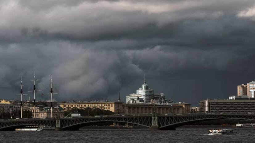 В Петербурге объявили «жёлтый» уровень погодной опасности из-за грозы
